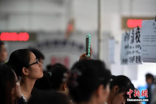 白領(lǐng)求職調查報告：全國平均招聘薪酬7599元