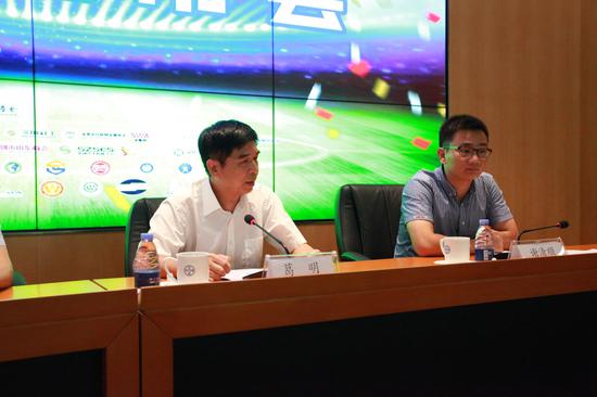 市社會(huì )組織總會(huì )執行會(huì )長(cháng)葛明介紹本次足球聯(lián)賽的背景以及動(dòng)員情況